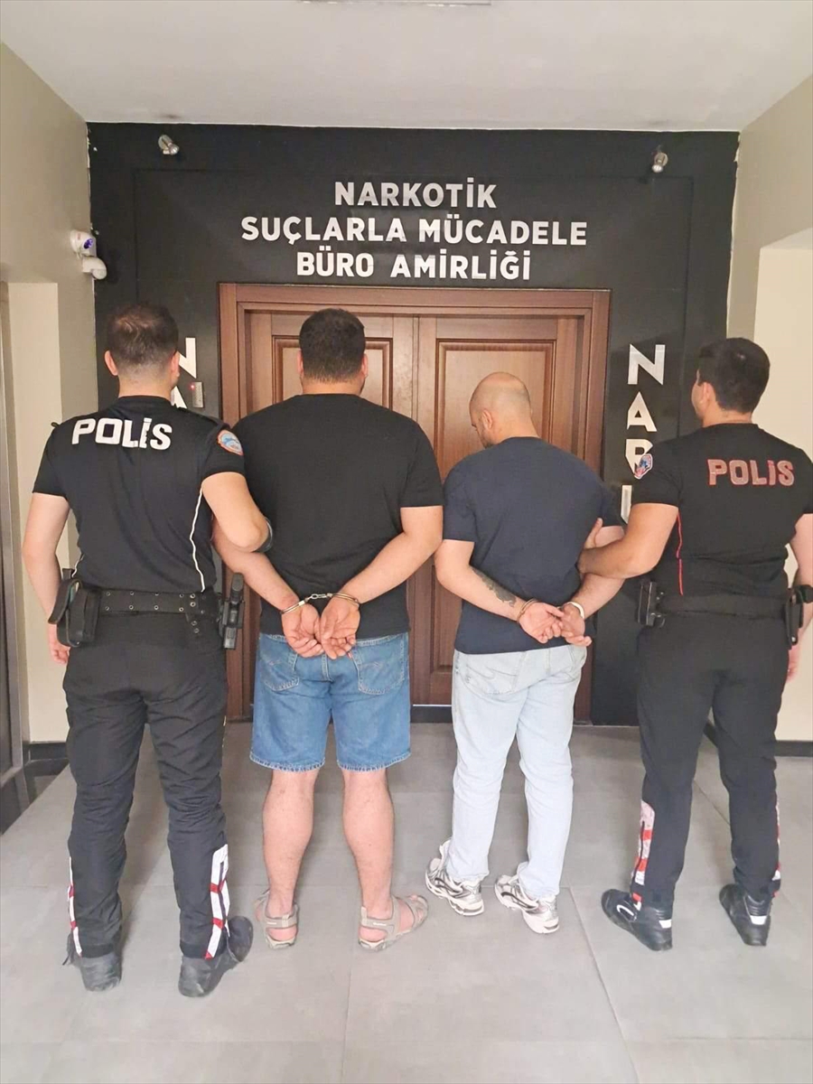 Kocaeli'de uyuşturucu hapla yakalanan 2 kişi tutuklandı
