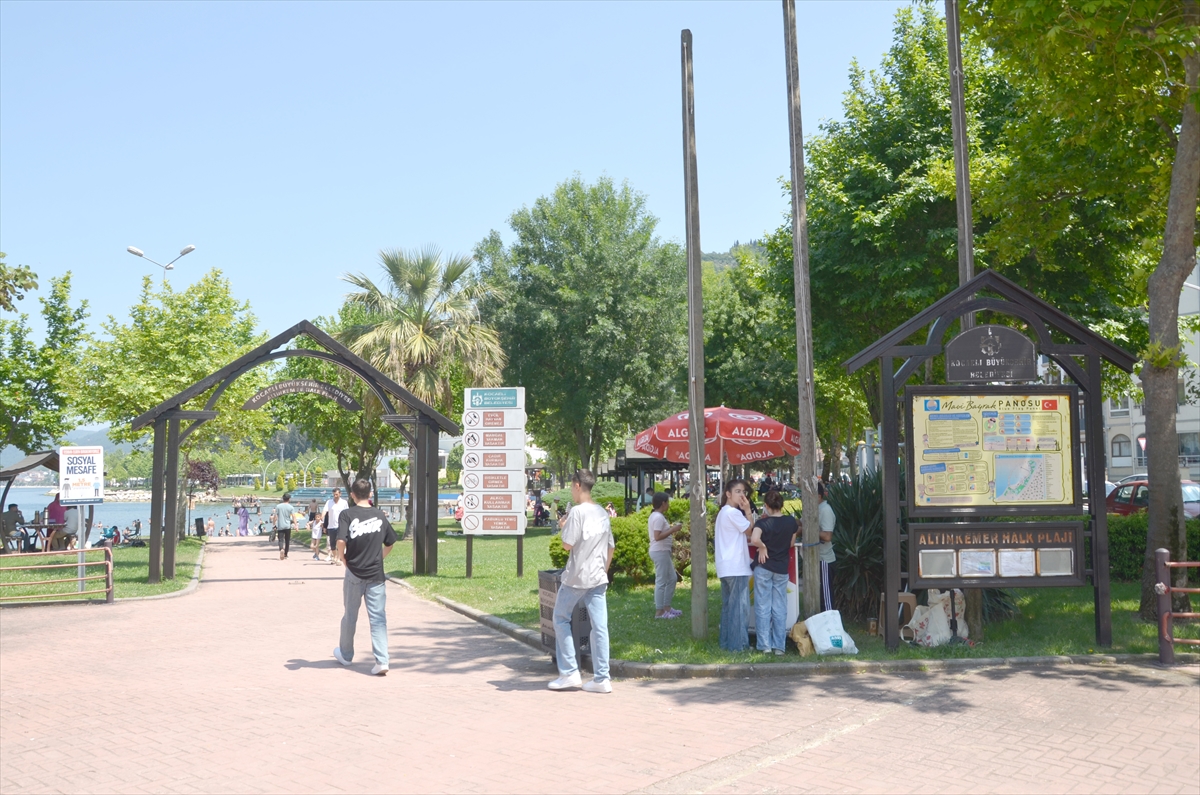 Kocaeli'nin mavi bayraklı plajlarında bayram tatili yoğunluğu