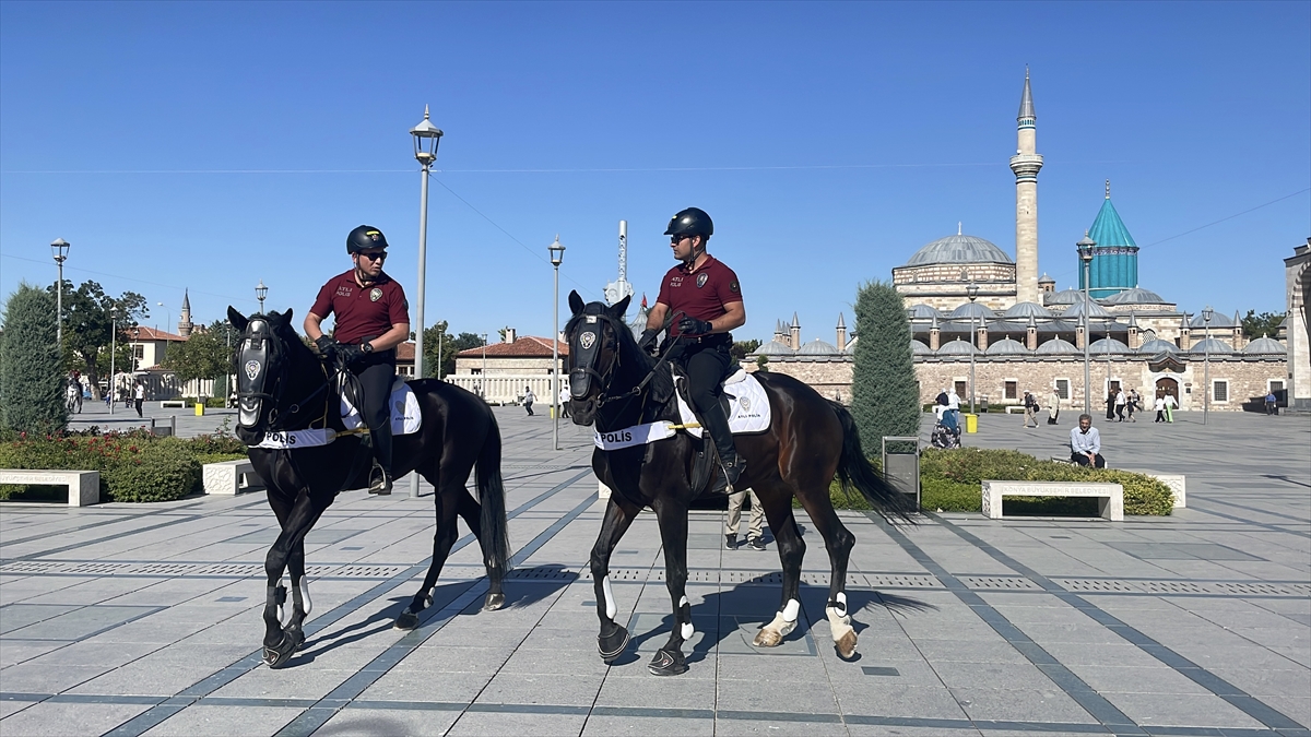 Konya'da atlı polis birliği göreve başladı