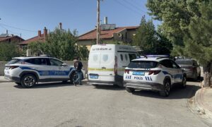 KONYA (AA) – Konya'nın Meram ilçesinde bir kişi, annesiyle ablasını