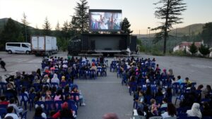 - Büyükşehir Belediyesinin sinema tırı, ilçelerinde, mahallelerinde sinema olmayan sinemaseverleri