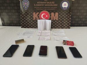 KÜTAHYA (AA) – Kütahya'da tefecilik yaptıkları iddia edilen 6 şüpheli,