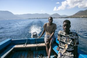 MANGOCHİ (AA) – Malavi'ye gelen turistler, akvaryumları süsleyen ciklet balıkları