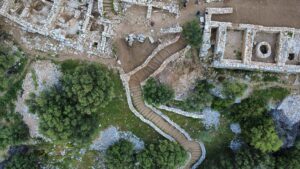 MUĞLA (AA) – Muğla'nın Marmaris ilçesindeki Amos Antik Kenti'nin tiyatro