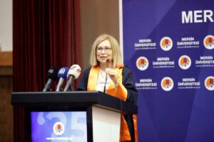 MERSİN (AA) – Mersin Üniversitesi (MEÜ) İletişim Fakültesinde eğitimlerini tamamlayan