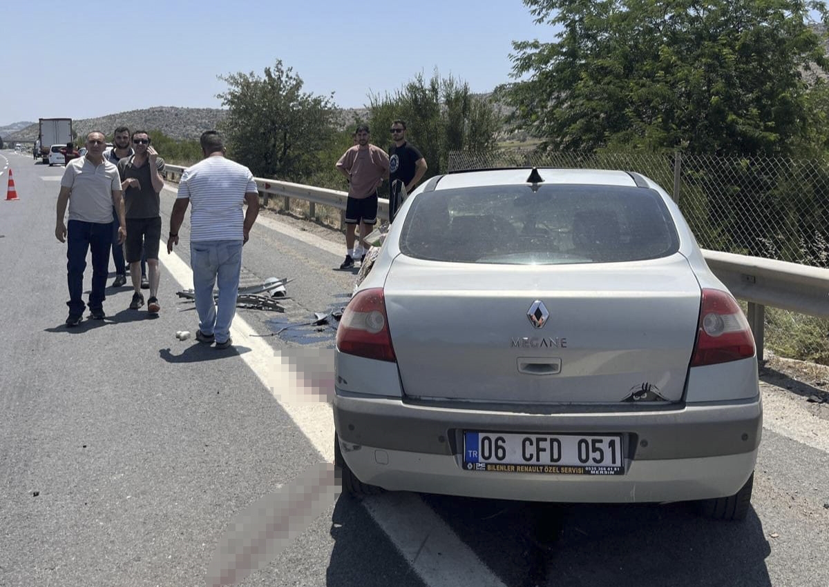 Mersin'de bariyere çarpan otomobilin sürücüsü hayatını kaybetti
