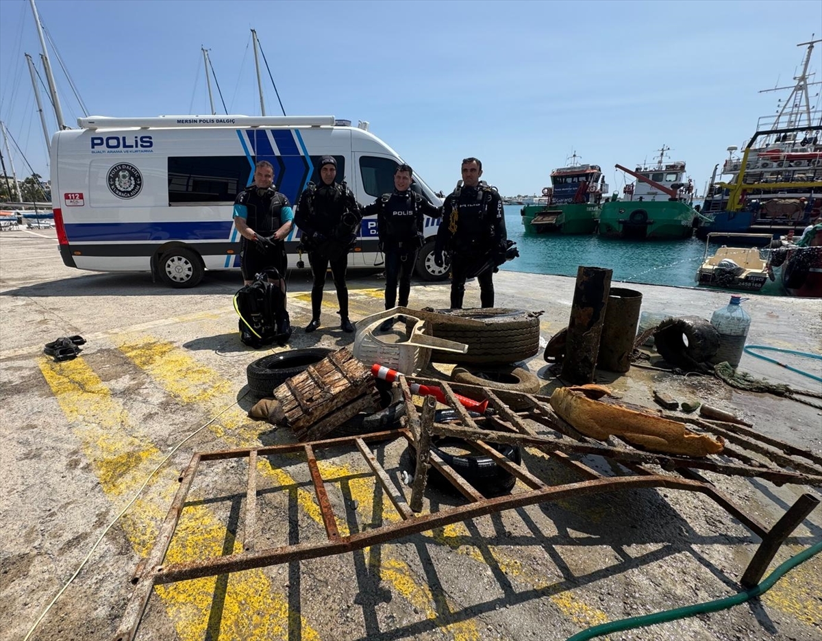 Mersin'de denizden araç lastiği, bisiklet ve çok sayıda atık çıktı