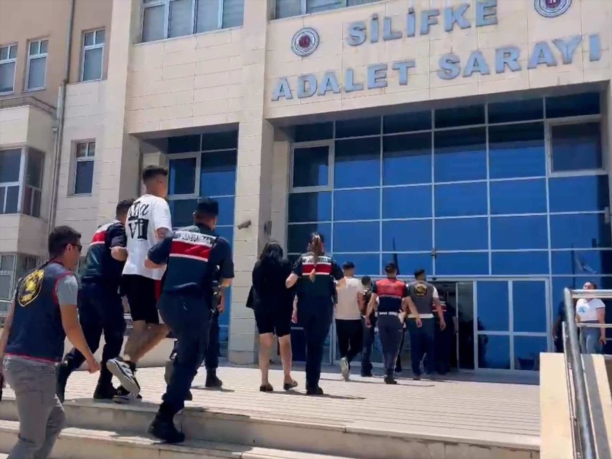 Mersin'de iş yerine ateş açılmasıyla ilgili 2 şüpheli tutuklandı