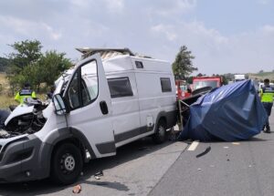 MERSİN (AA) – Mersin'in Tarsus ilçesinde karavanın tıra arkadan çarpması