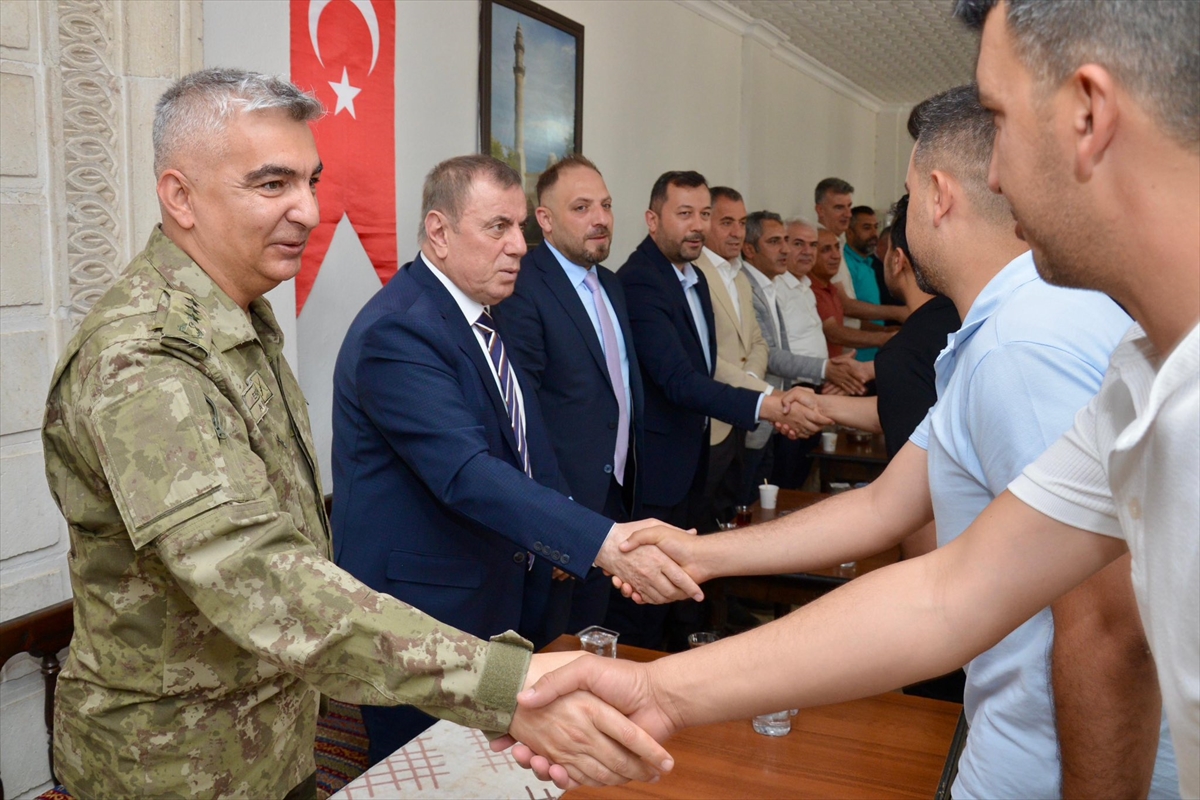 Midyat'ta farklı dine mensup vatandaşlar bayramlaşma programında buluştu