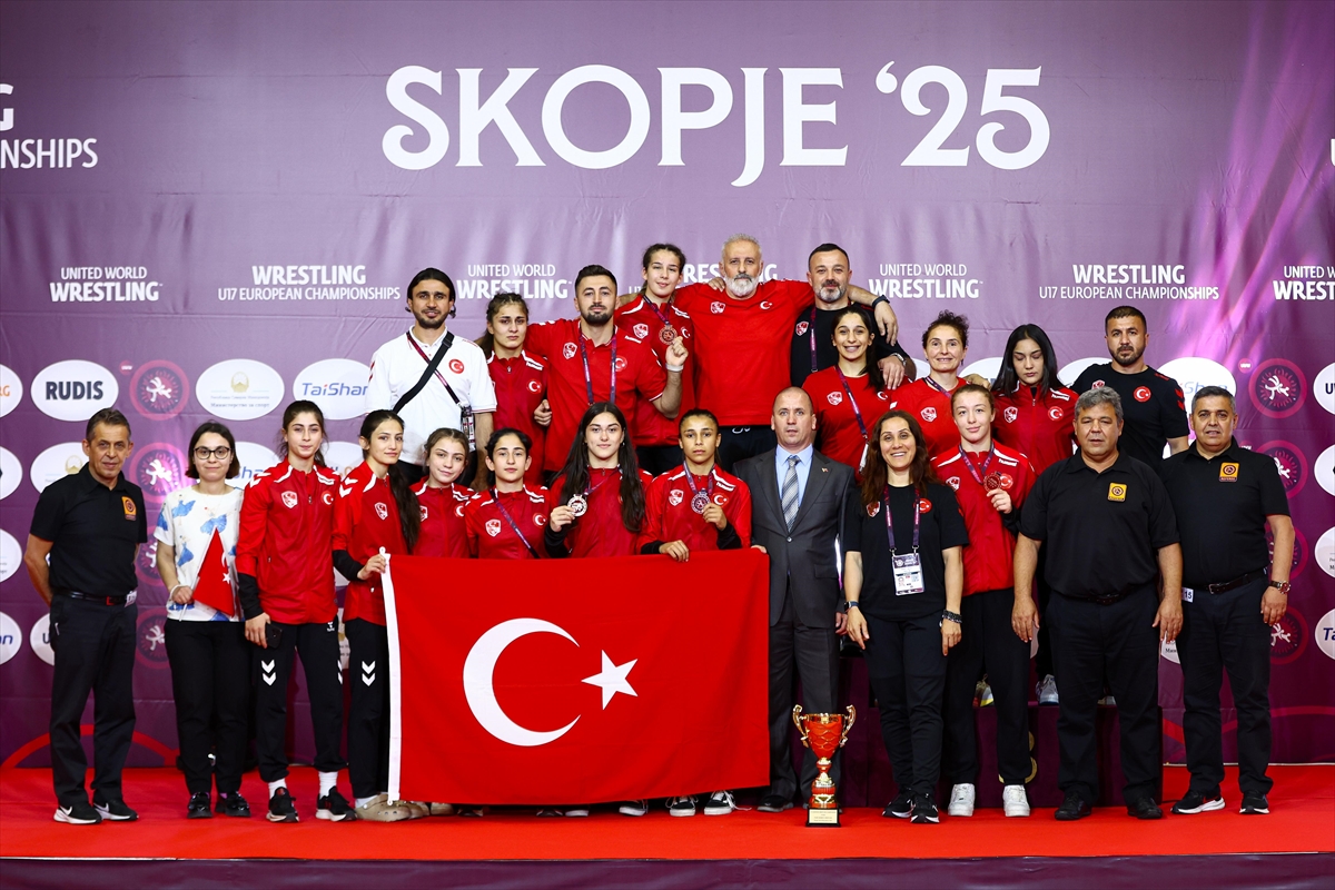 Milli kadın güreşçiler, 17 Yaş Altı Avrupa Şampiyonası'nı üst üste üçüncü kez zirvede tamamladı