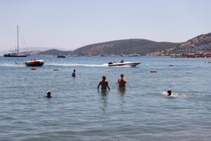 MUĞLA (AA) – Muğla'nın turistik ilçelerindeki sahillerde yerli ve yabancı