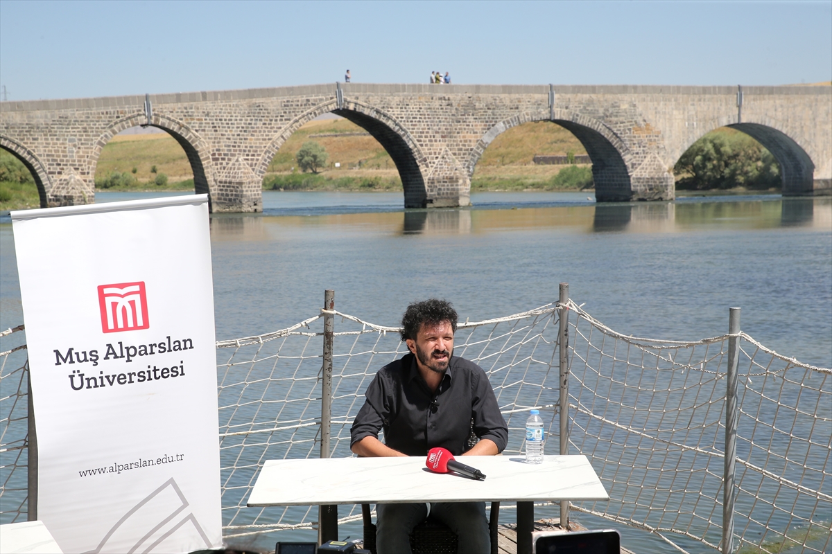 Muş'ta “Bilim Kafe” etkinliğinde Malazgirt Zaferi ve kazı çalışmaları anlatıldı
