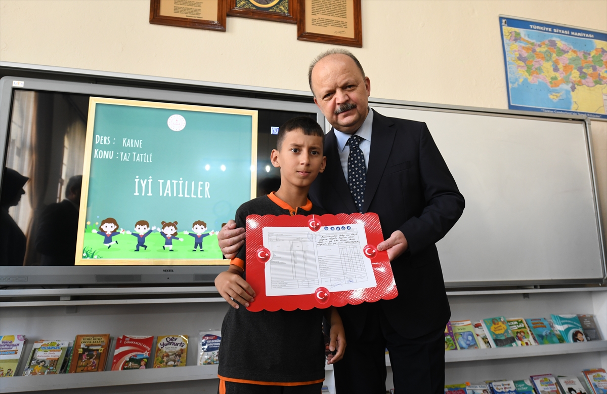Samsun ve çevre illerdeki okullarda karne törenleri düzenlendi