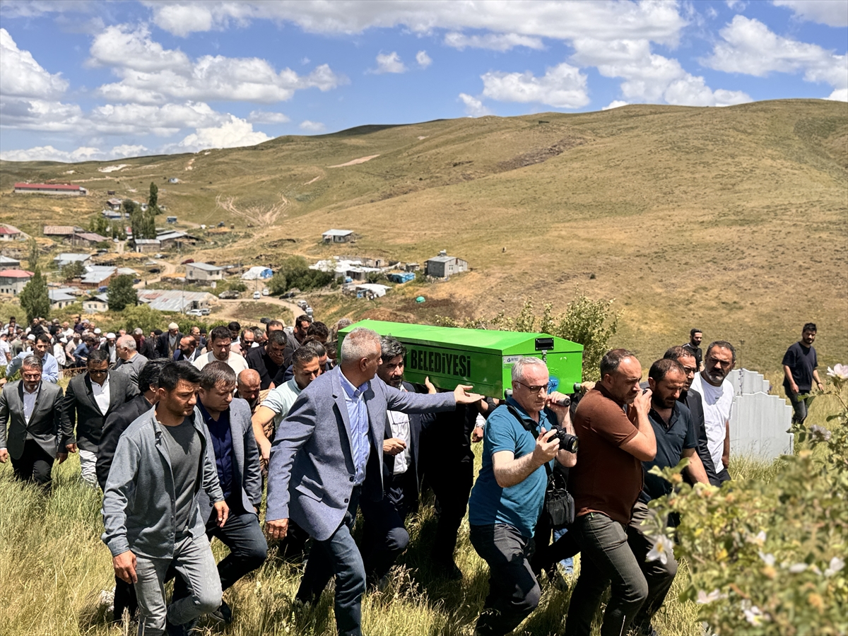 Ocak Partisi Genel Başkanı Canpolat'ın cenazesi Erzurum'da defnedildi