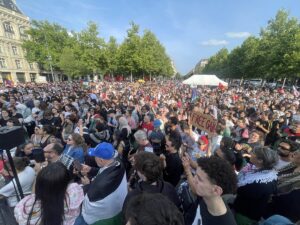 PARİS (AA) – Fransa'nın başkenti Paris'te, İsrail'in Gazze'ye insani yardım