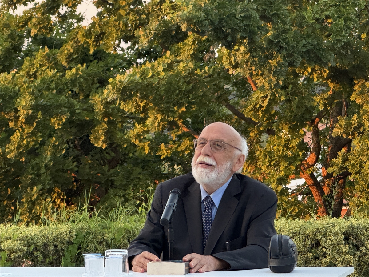 Prof. Dr. Nabi Avcı, Fethi Gemuhluoğlu üzerine konuşma yaptı: