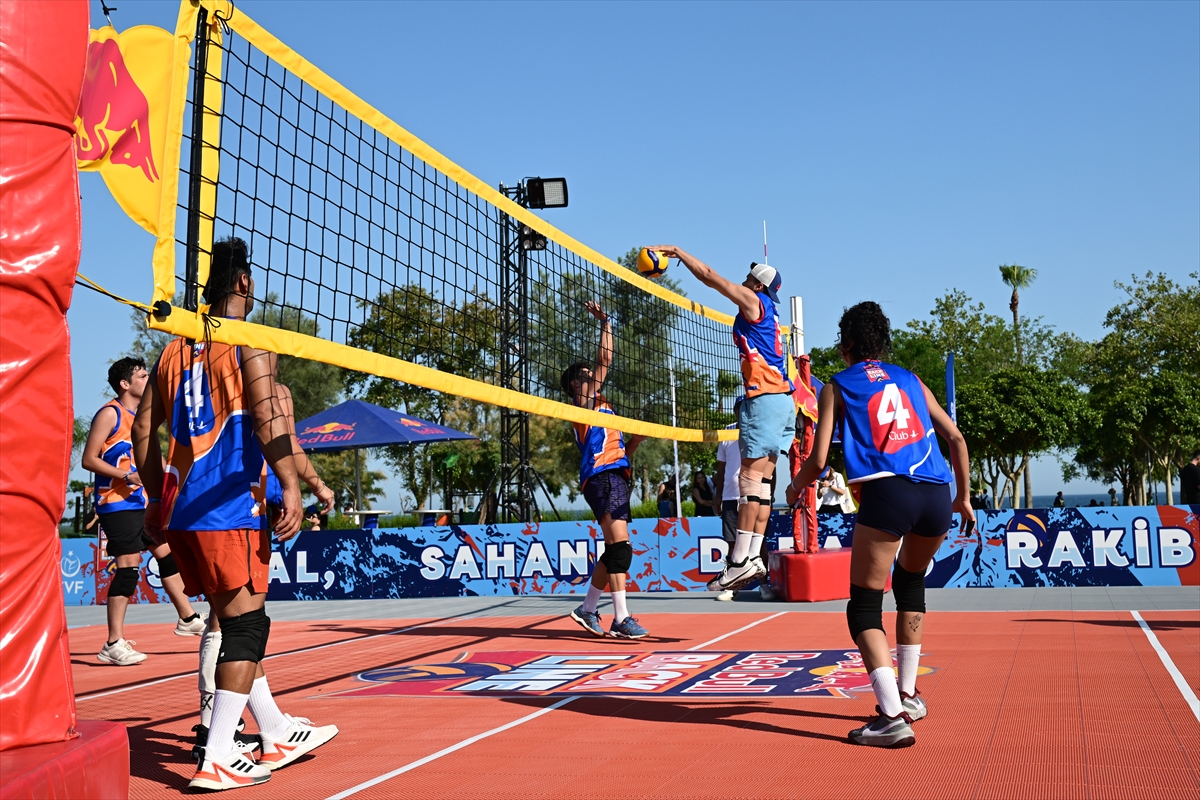 Red Bull Back Line Sokak Voleybolu Turnuvası'nın ilk ayağı Antalya'da yapıldı