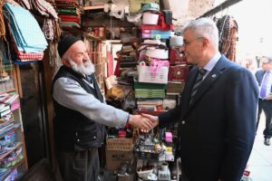 - "Esasında hayallere sığmayan ve çoğu insanın düşüncesinde bile olmayan