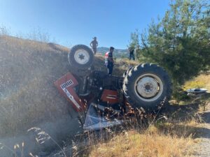 SAKARYA (AA) – Sakarya'nın Taraklı ilçesinde devrilen traktördeki kadın hayatını