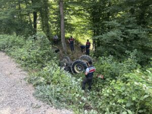 SAKARYA (AA) – Sakarya'nın Erenler ilçesinde devrilen traktörün altında kalan