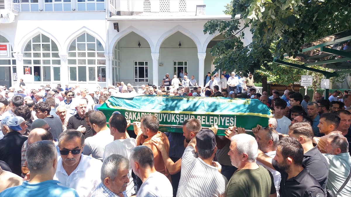 Sakarya'da otomobille çarpışan motosiklet sürücüsü öldü