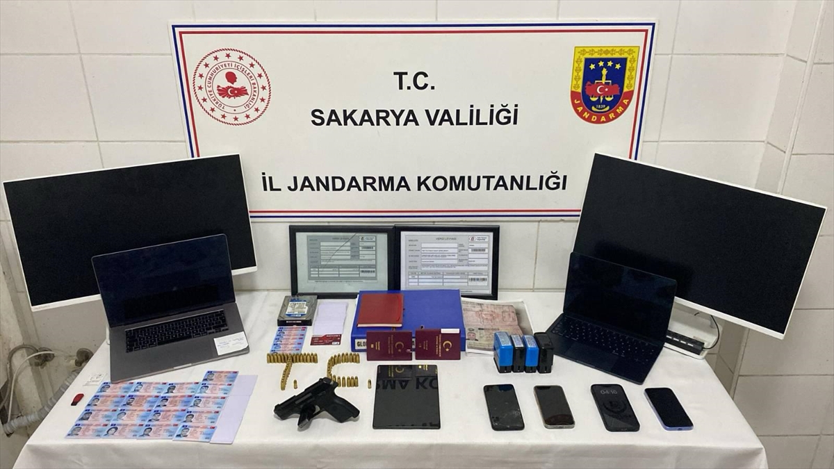 Sakarya'da “resmi belgede sahtecilik” soruşturmasında 2 şüpheli tutuklandı