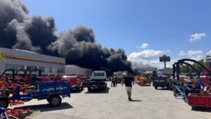 SAKARYA (AA) – Sakarya'nın Adapazarı ilçesinde yedek parça deposunda yangın