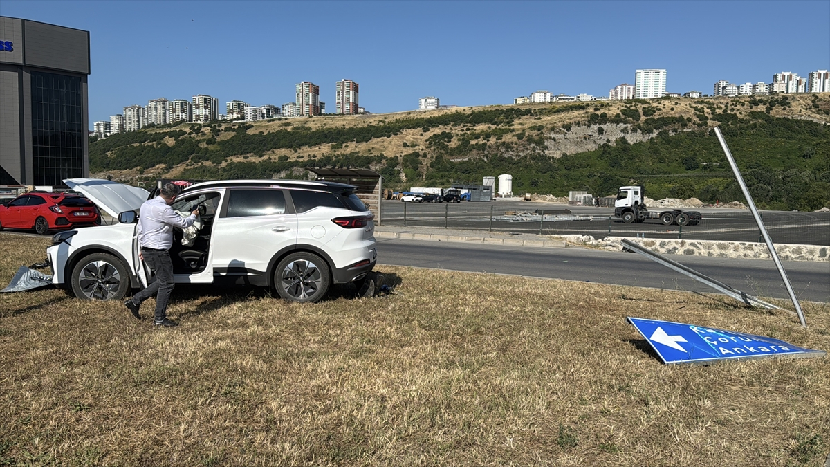 Samsun'da cip ile otomobilin çarpıştığı kazada 4 kişi yaralandı