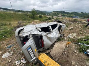 SAMSUN (AA) – Samsun'un Ladik ilçesinde otomobilin şarampole devrilmesi sonucu