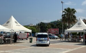 SAMSUN (AA) – Samsun'un Atakum ilçesinde üzerlerine pankart düşen 5