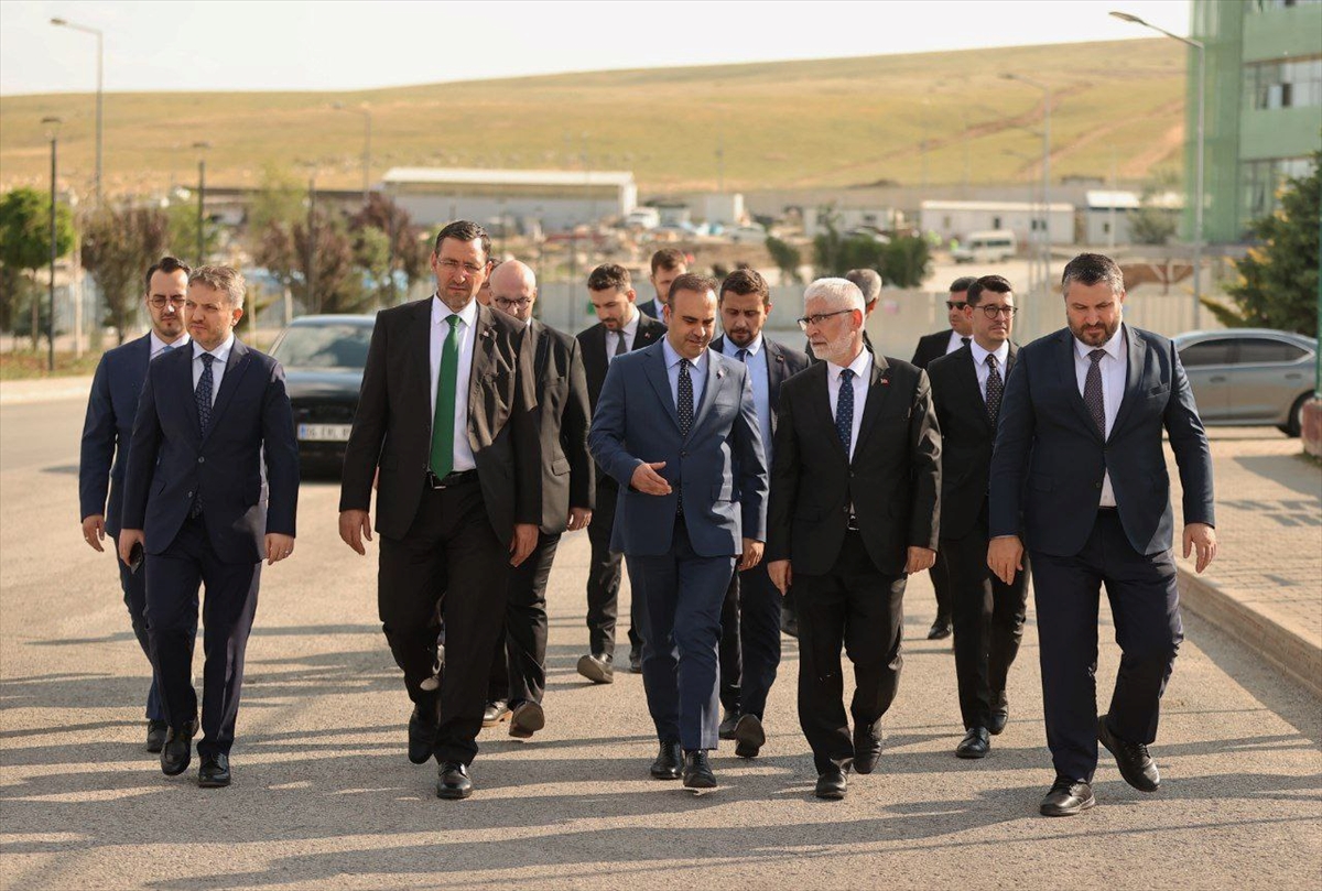 Sanayi ve Teknoloji Bakanı Kacır, ROKETSAN'ı ziyaret etti
