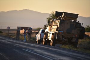 ŞANLIURFA (AA) – Şanlıurfa'nın Siverek ilçesinde otomobile düzenlenen silahlı saldırıda