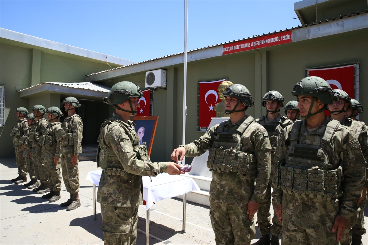 Sınırda görevli “hudut kartalları” bayramda vatan nöbetinde