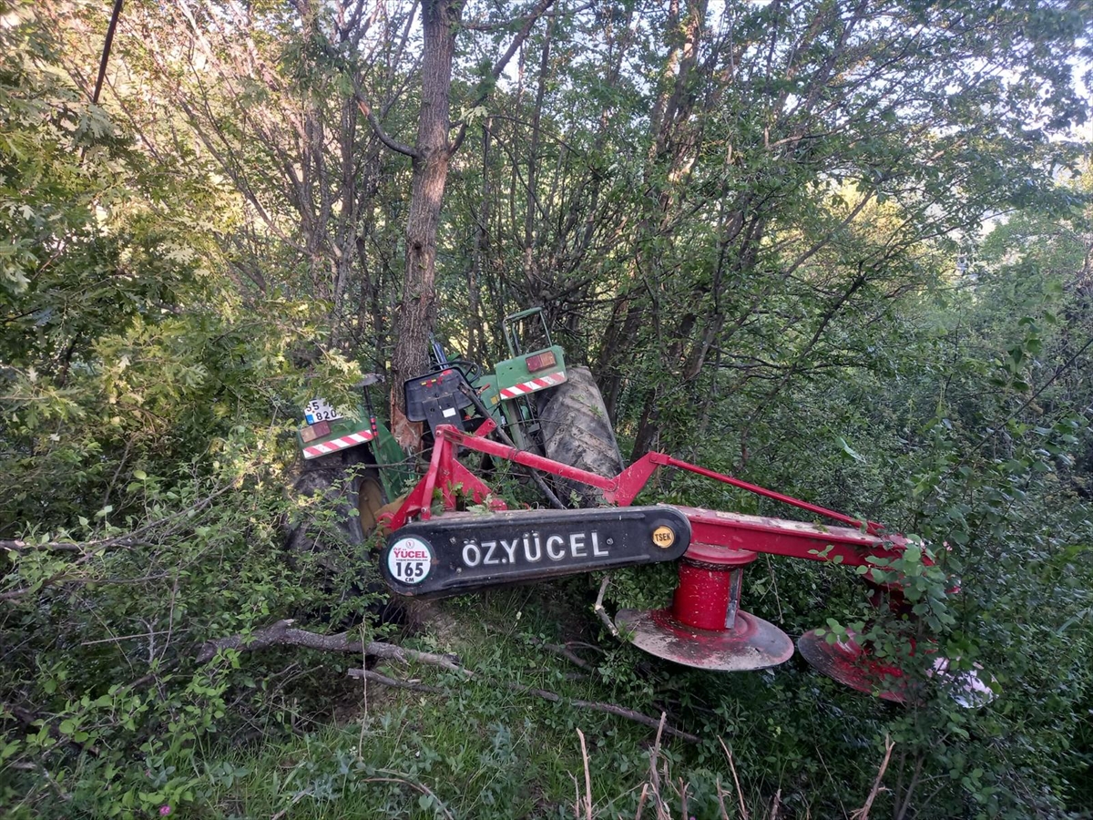 Sinop'ta traktörün uçuruma devrildiği kazada sürücü ağır yaralandı
