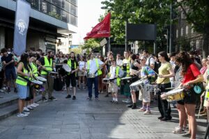 BELGRAD (AA) – Sırbistan’ın başkenti Belgrad’da, toplanan halk İsrail’e silah