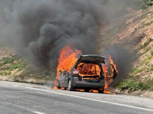 SİVAS (AA) – Sivas'ta seyir halindeyken yanan otomobil, kullanılamaz hale