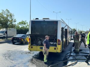 İSTANBUL (AA) – Sultangazi'de İETT otobüsünün motor kısmında çıkan yangın