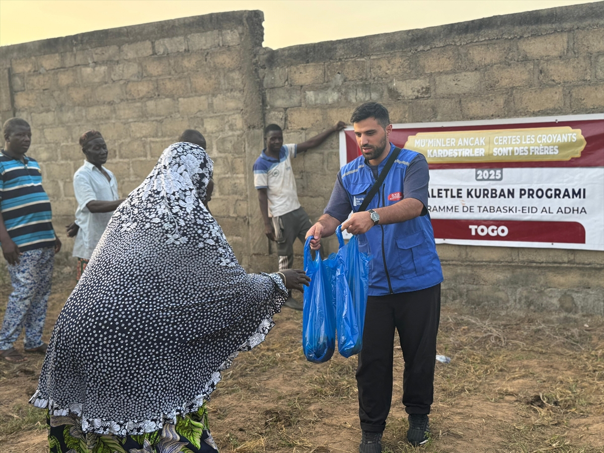 TDV, Togo'da kurbanlık kesimi ve et dağıtımı çalışmalarını sürdürüyor