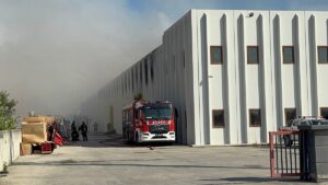 TEKİRDAĞ (AA) – Tekirdağ'ın Ergene ilçesinde bir gıda deposunda çıkan