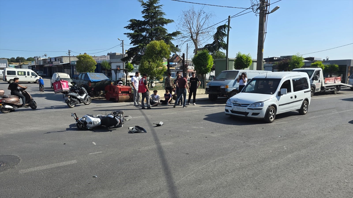Tekirdağ'da hafif ticari araç ile motosikletin çarpıştığı kaza güvenlik kamerasında