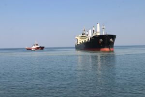 TEKİRDAĞ (AA) – Tekirdağ'ın Şarköy ilçesinde karaya oturan kuru yük