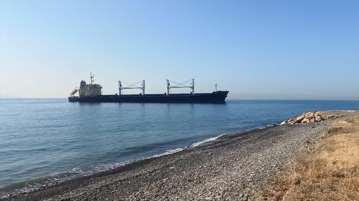 Tekirdağ'da kuru yük gemisi karaya oturdu