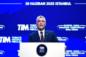 İSTANBUL (AA) – Ticaret Bakanı Ömer Bolat, ihracatın büyük sınamalara