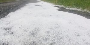 TOKAT (AA) – Tokat'ın Yeşilyurt ilçesinde dolu yaşamı olumsuz etkiledi.