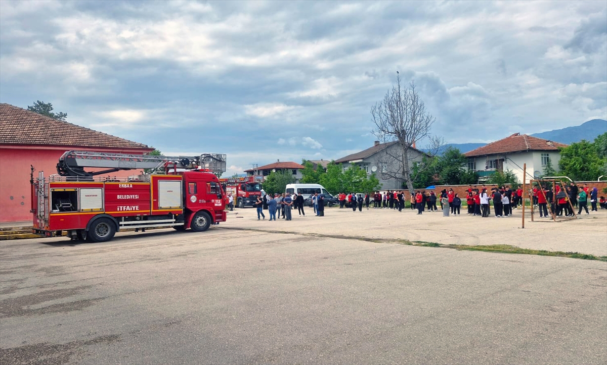 Tokat'ta lisede çıkan yangın hasara neden oldu