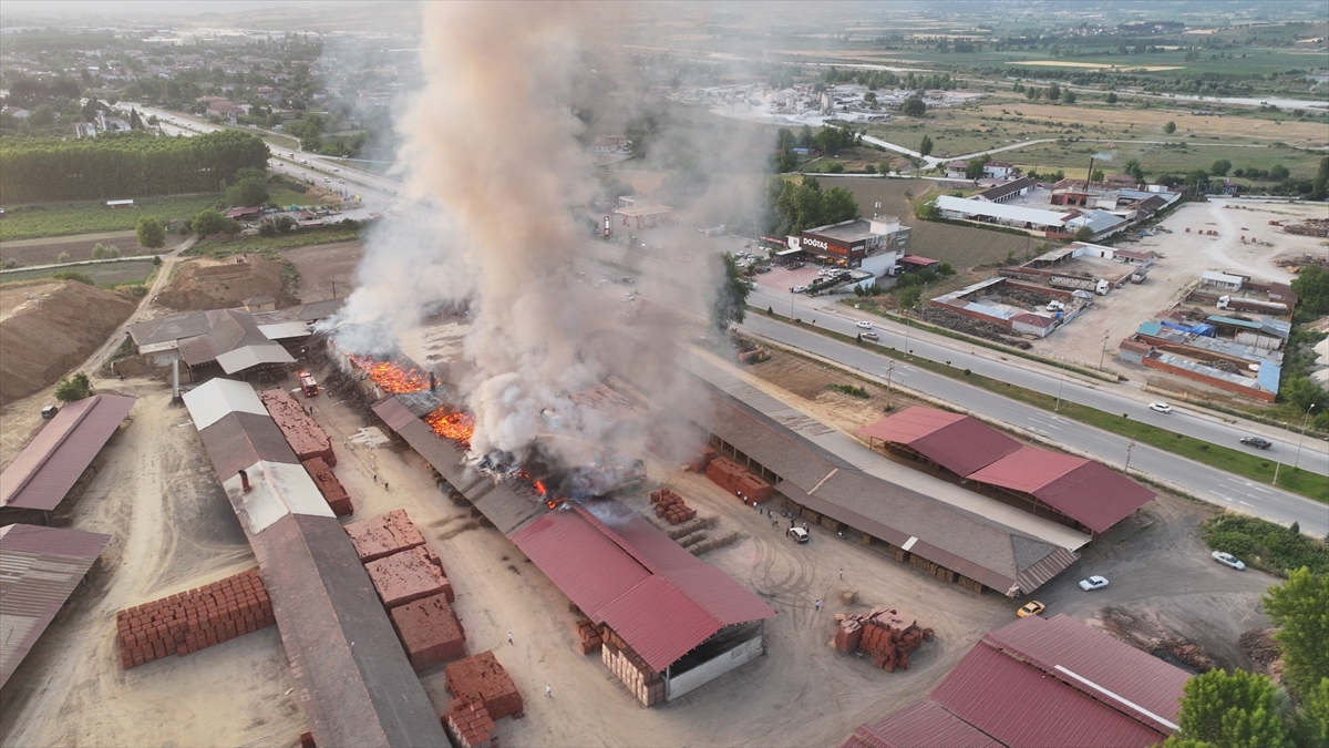 Tokat'ta tuğla fabrikasında çıkan yangın söndürüldü