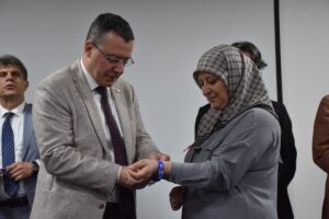 - Hastalara dağıtılan bileklikler sayesinde, sağlık çalışanlarının hızlı müdahalede bulunması