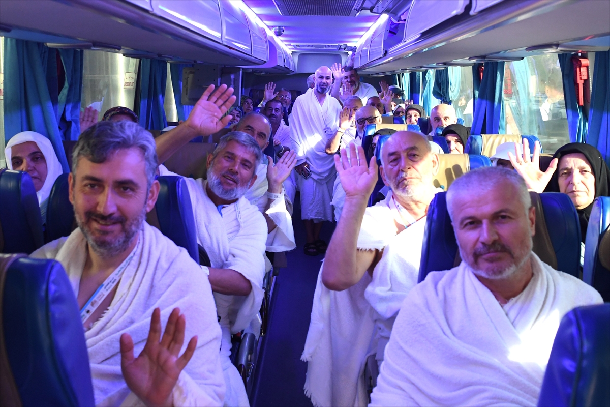 Türk hacı adaylarının Arafat'a intikali başladı