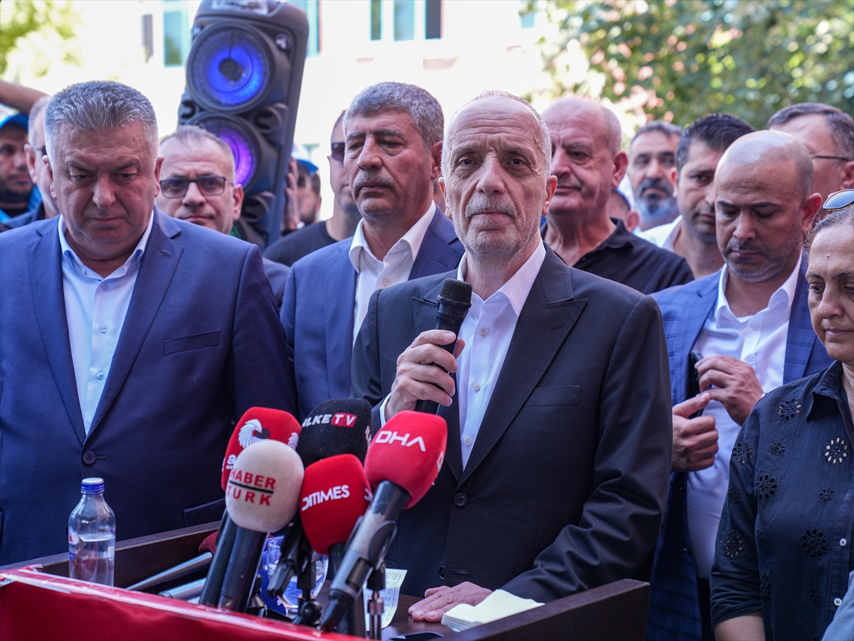 TÜRK-İŞ Genel Başkanı Atalay, Diyarbakır'da kamu işçisinin zam görüşmelerine ilişkin konuştu: